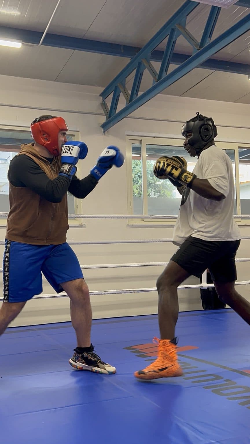Sparring di boxe sul ring della Revolution Gym Bacoli